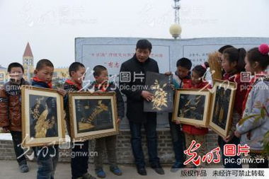 麥秸畫藝術進課堂 讓傳統工藝在指尖綻放